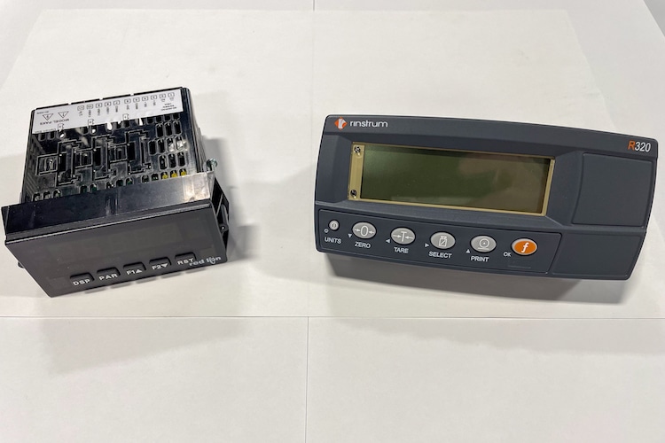 Displays 2 displays